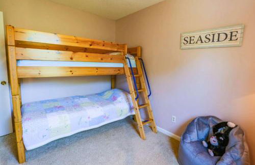 Green Whale - Photo 32