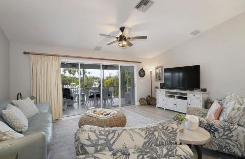 Waterfront Luxury Home With Pool And Boat Dock 3 Bedroom Home by RedAwning - Foto 35