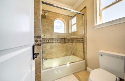 Luxe Wine Country Estate with Orchard-Facing Balcony - Foto 15