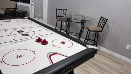 Cozy Escape WGameRoom HSWifi Aprox10Min to NRG - Foto 5, Game Room