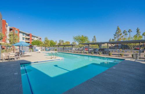 Trendy 2BD Gym Pool Parking WD Sleeps 8 - Foto 7
