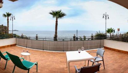 La Terrazza sul Mare Modern Apartment - Foto 2