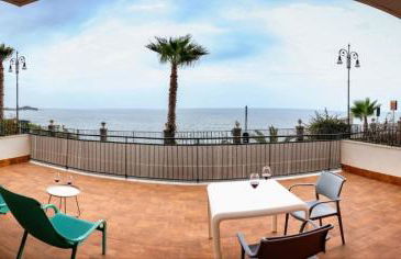 La Terrazza sul Mare Modern Apartment - Foto 2