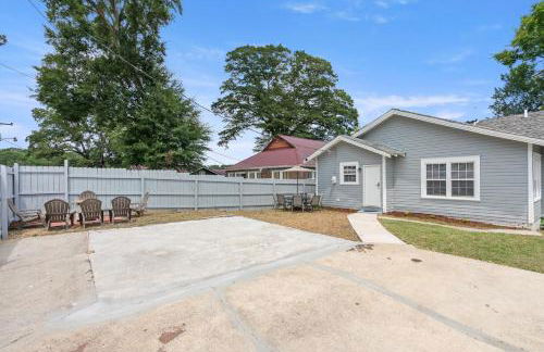 Bungalow Retreat! - Photo 9