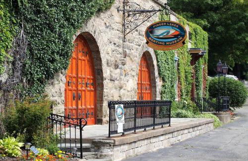 Keuka Wine Trail Vineyard View Farmhouse - Fire Pit & Game Room - Foto 79