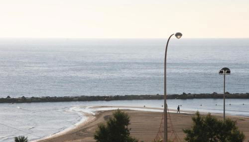 The Place to Be - Photo 3