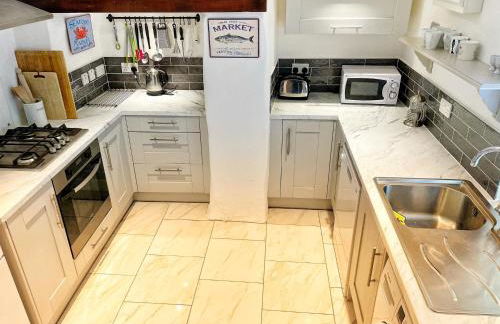 Cornwall Coastal Cottage - Beautiful & Stunning - Photo 8