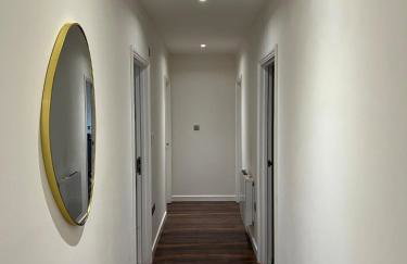 New & Modern 2-Bed Flat in City Centre - Foto 3