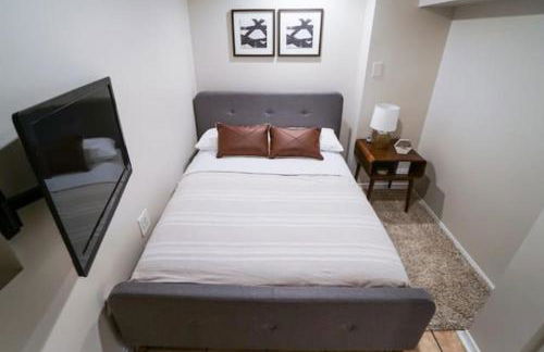 1BR Trendy Basement Apt with Laundry & Parking - Central Trendy - Foto 8