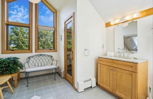 Highridge J5B Spectacular 1 Bedroom Escape with fireplace, sauna & resort amenities - Foto 8