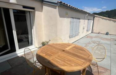 Appartement chaleureux avec jacuzzi-Terrasses rooftop-Rafraîchisseur-Parking-wifi - Foto 8