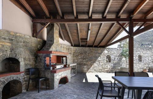 Villa Pasiphae - With Private Heated Pool - Photo 17