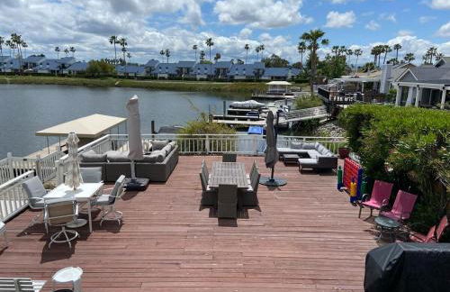 Waterfront Sleeps 6 near Marina with Hot Tub - Foto 24