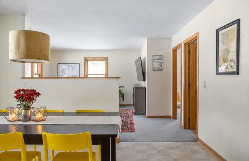 Smuggler's Notch Mountain House with hot tub & river - Foto 22