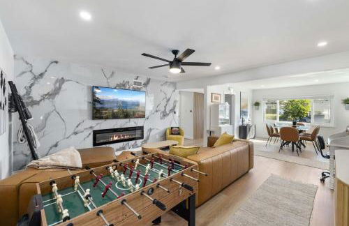 2BR 2BA Home Hot Tub, Firepit, Yard, BBQ, Parking - Foto 20