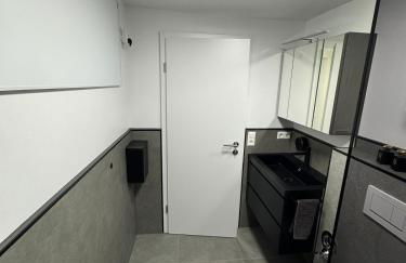 Luxus-Apartment im Herzen von Ludwigsburg - - WLAN - Klima - 24h Check-In - Waschmaschine - Terrasse - 200m vom Schloss und vom Ludwigsburger Marktplatz - - - Foto 22