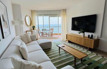 Modern beachfront apartment 2 Bdrm , incredible views - Photo 1