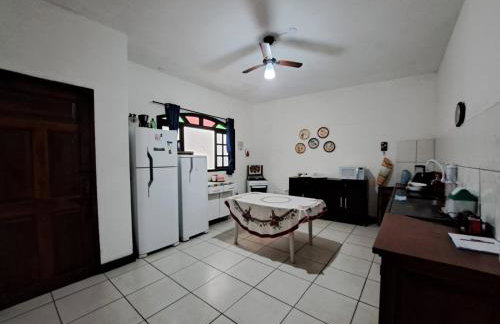 Casa Daslis Espaçosa e Bem Localizada - Foto 9