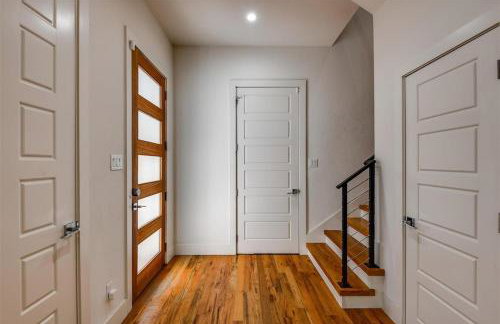 Uptown Modern with Private Patio & 1Gbps Wi-Fi - Foto 8