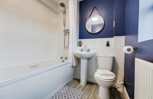 Modern 2-BR Home WiFi plus Parking - Photo 24