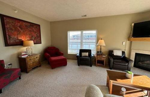 BEAUTIFUL COZY CONDO with POOLS/GYM-SELF CHECK-IN - Foto 11