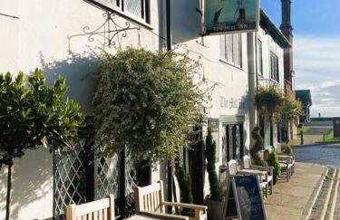 Beautiful Immaculate Aldeburgh cottage, free parking, sunny outdoor space, dog friendly - perfect for Spring seaside escapes - Foto 23