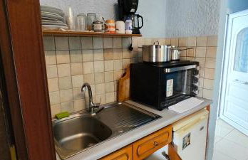 Giannis Gerakios apartments by climbing house - Photo 26