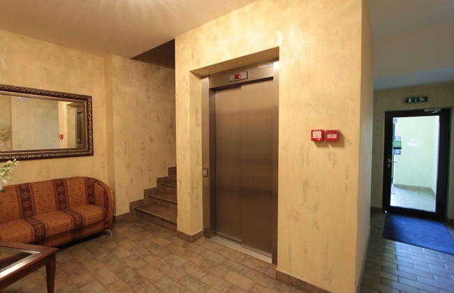 Barbacan Apartments - Photo 4