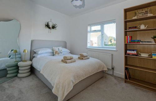 Stylish 3BR House with Free Parking & Garden - Foto 14