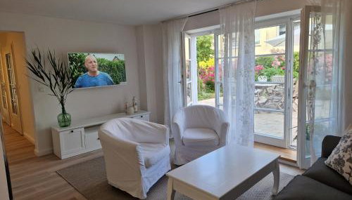 Große Ferienwohnung mit Kamin, Garten & 2 Bädern nahe Ostsee - Foto 4