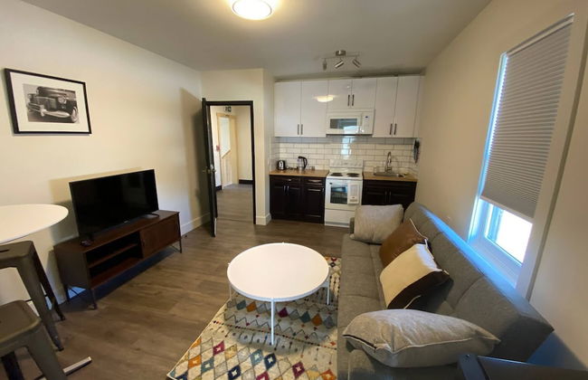 Lovely 1 Bedroom Condo With Free Parking And Balcony - Foto 1