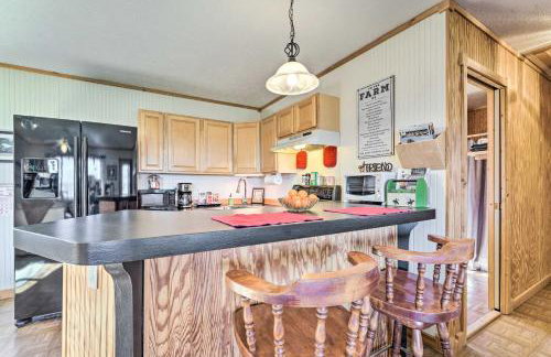 7 Mi to Downtown Morganton: Cabin w/ Fire Pit! - Photo 8