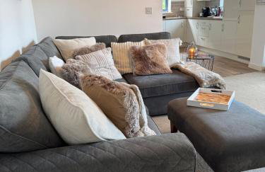 Uxbridge-Modern 2 bed Apt with Lift & Parking - Photo 16