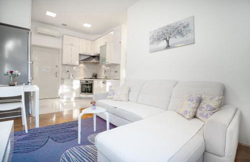 BlueDahlia Apartment - 4-min Walk to Main Station - Zagreb Donji grad - Photo 1