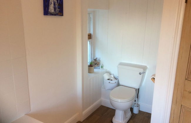 Lovely 4-bed Victorian House in Bangor by the sea - Photo 18