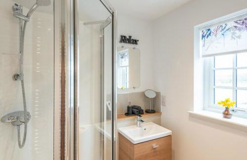 Stylish & Modern Apartment - Photo 4