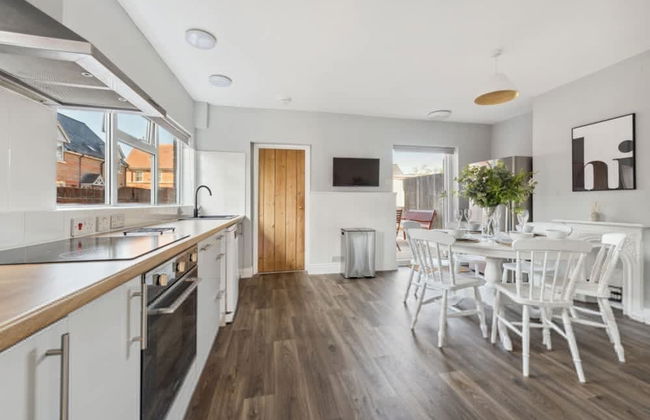 Fern House - Cosy 3 Bedroom House With Garden - Photo 12