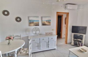 Apartamento con terraza en primera línea de playa - Foto 8