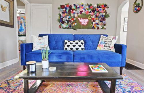 Down the Rabbit Hole walk to downtown - Foto 1