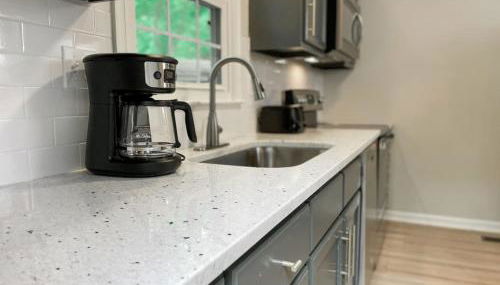 Fenced-In 3 BR Swingset, Carport, North Raleigh - Foto 2