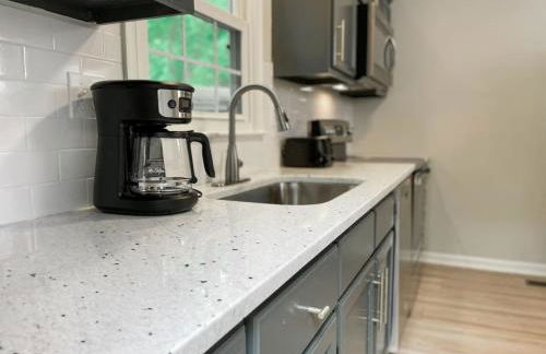 Fenced-In 3 BR Swingset, Carport, North Raleigh - Foto 2