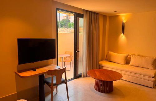 Karteris Luxury Suites - Photo 42