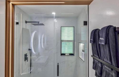 Luxury Miami Pool House Private Backyard Oasis Near Wynwood and Miami International Airport - Photo 27