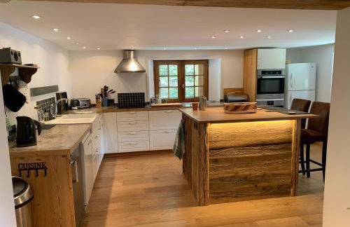 Savoyard Farmhouse - Sleeps 14 Garden & Parking - Foto 5