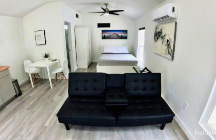 All modern Studio with private entry & parking. - Foto 10