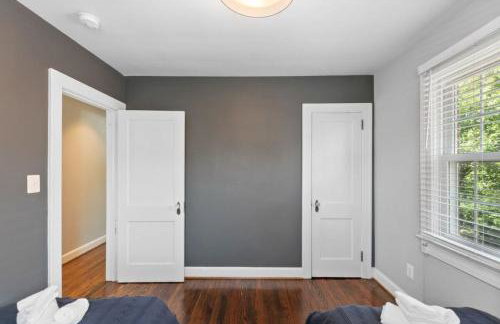 Massive 5BR Historic CozySuites House - Photo 10