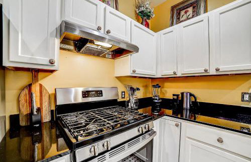 Dog-friendly home with large patio, W/D & central AC - Foto 13