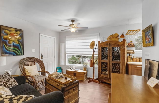 Cozy Retreat in Central East Austin - Photo 15