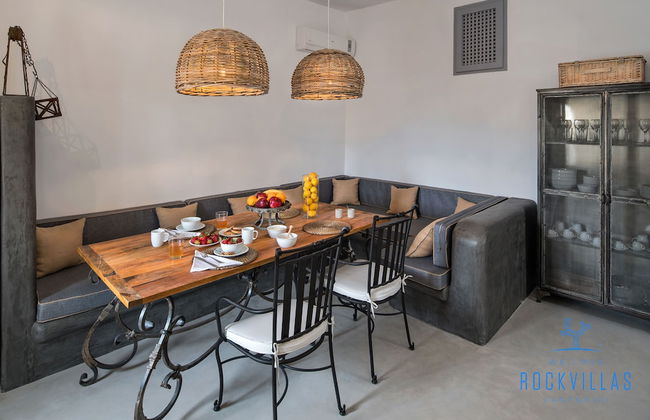 Rock Villas - Emporio | Pool, Jacuzzi, Castle View - Foto 45