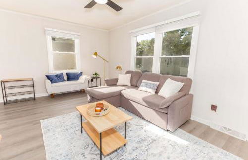 Comfy and Convenient Duplex - Foto 9